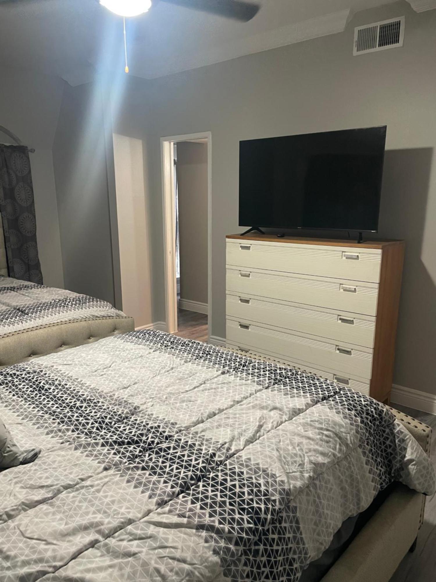 Huge One Bedroom With 2 Queen Size Beds 휴스턴 외부 사진