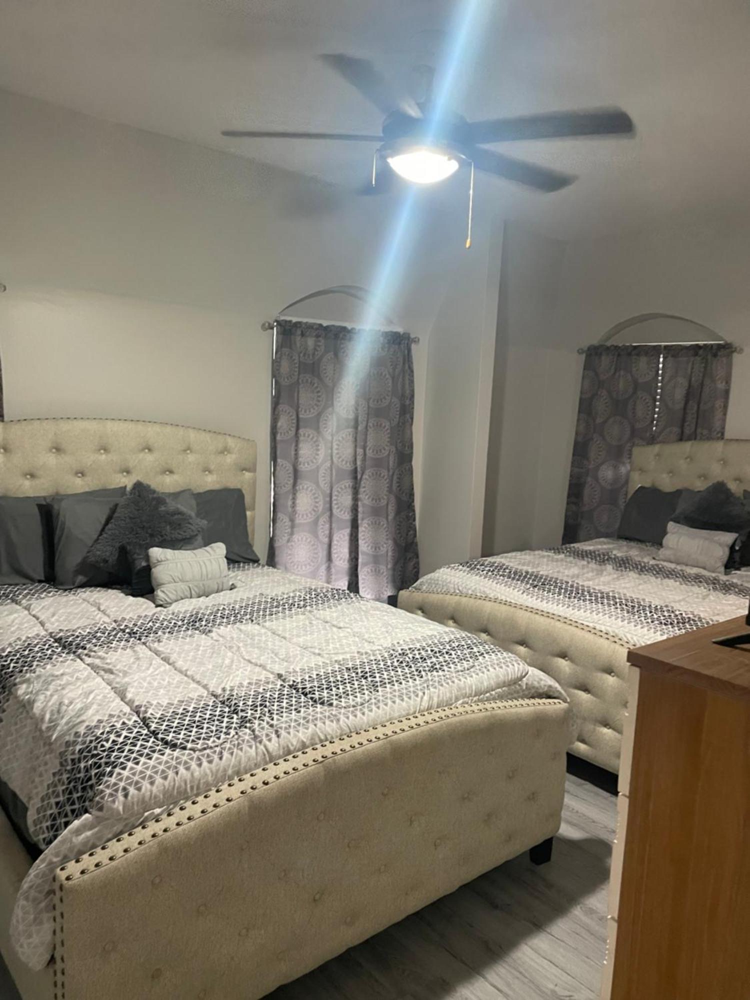 Huge One Bedroom With 2 Queen Size Beds 휴스턴 외부 사진
